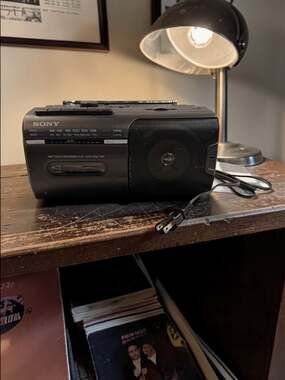 Vintage Sony CFM-10 Portable AM/FM Radio Cassette-Corder Boombox